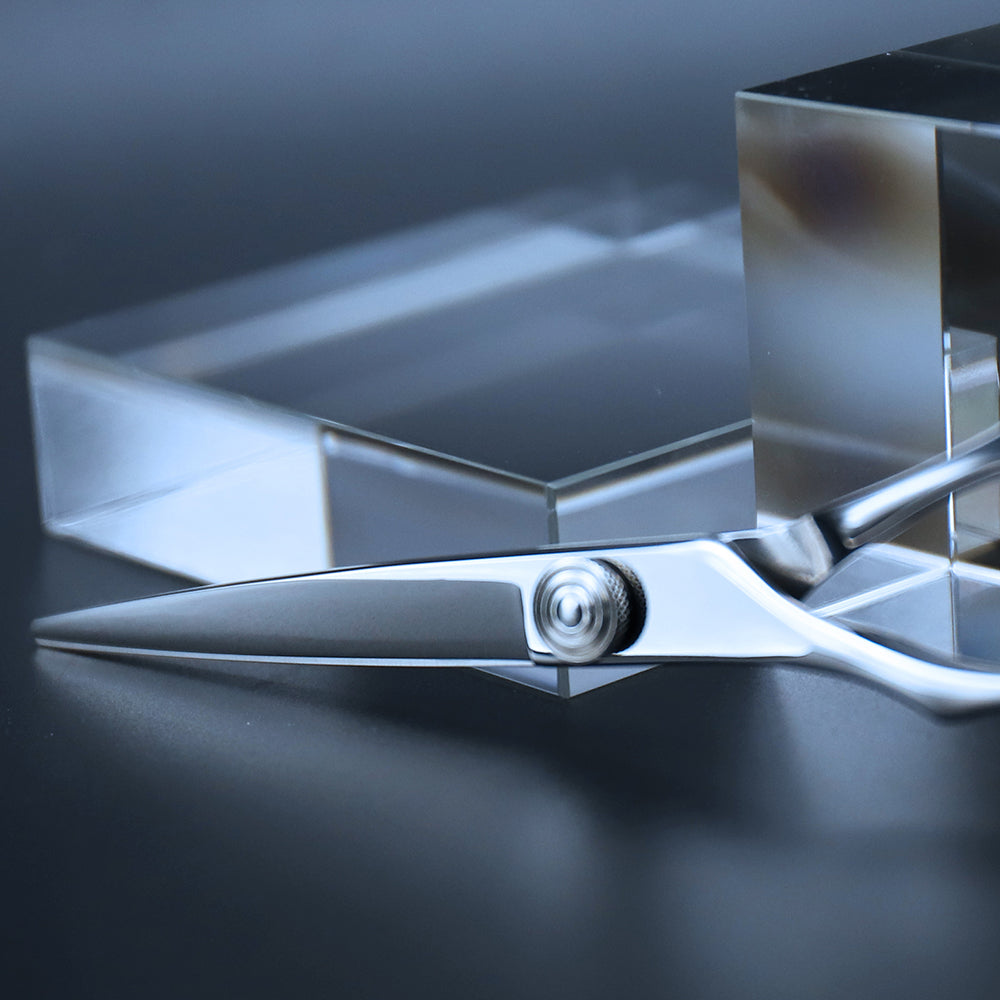 5,5 Zoll Professionelle Präzisions-Haarschere – VG10 Stahl, True Convex Edge, Semi-Offset Griff